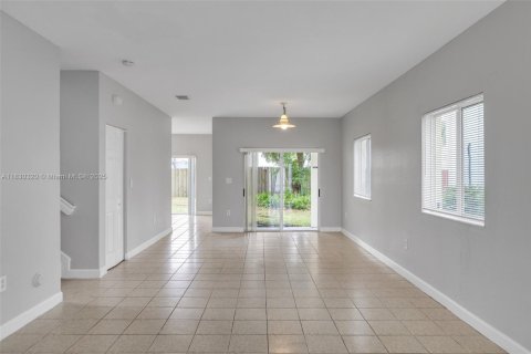 Casa en venta en Homestead, Florida, 5 dormitorios, 201.6 m2 № 1807826 - foto 3