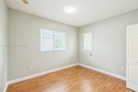 Casa en venta en Homestead, Florida, 5 dormitorios, 201.6 m2 № 1807826 - foto 16
