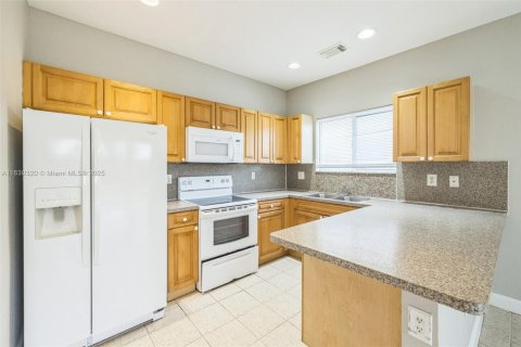 Casa en venta en Homestead, Florida, 5 dormitorios, 201.6 m2 № 1807826 - foto 2