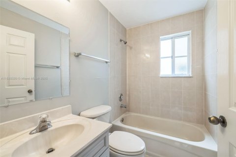 Casa en venta en Homestead, Florida, 5 dormitorios, 201.6 m2 № 1807826 - foto 25