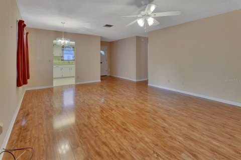 Condo in DeLand, Florida, 2 bedrooms  № 1540769 - photo 5