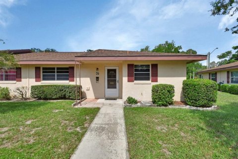 Condo in DeLand, Florida, 2 bedrooms  № 1540769 - photo 1