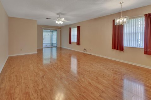 Condo in DeLand, Florida, 2 bedrooms  № 1540769 - photo 2
