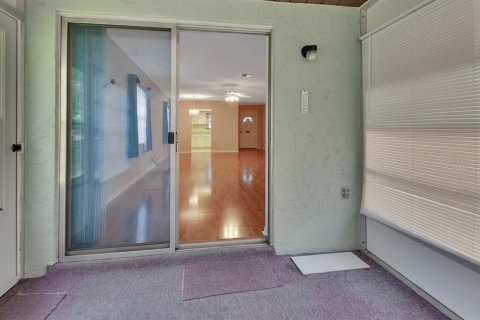 Condo in DeLand, Florida, 2 bedrooms  № 1540769 - photo 10