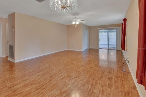 Condo in DeLand, Florida, 2 bedrooms  № 1540769 - photo 3