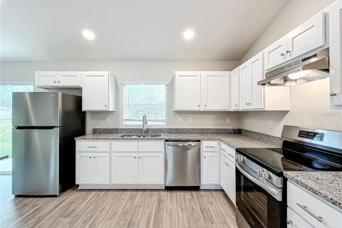 House in Port Charlotte, Florida 4 bedrooms, 150.22 sq.m. № 1857728 - photo 6