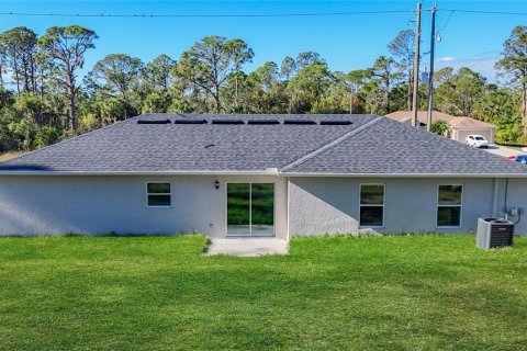 House in Port Charlotte, Florida 4 bedrooms, 150.22 sq.m. № 1857728 - photo 17