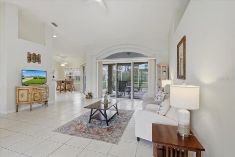 Villa ou maison à vendre à Palm Coast, Floride: 3 chambres, 174.38 m2 № 2408727 - photo 2