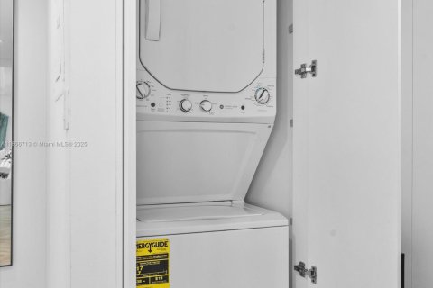 Купить кондоминиум в Майами, Флорида 2 спальни, 98.94м2, № 2175661 - фото 24