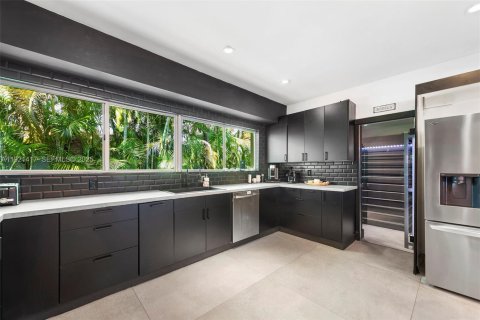 Купить виллу или дом в Майами-Бич, Флорида 4 спальни, 280.19м2, № 2082734 - фото 22