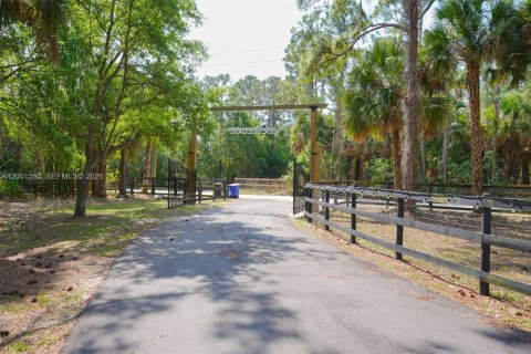 House in Indiantown, Florida 4 bedrooms, 190.82 sq.m. № 2065719 - photo 8