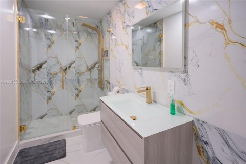 House in Indiantown, Florida 4 bedrooms, 190.82 sq.m. № 2065719 - photo 29