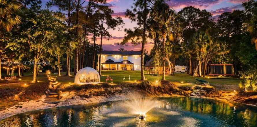 House in Indiantown, Florida 4 bedrooms, 190.82 sq.m. № 2065719