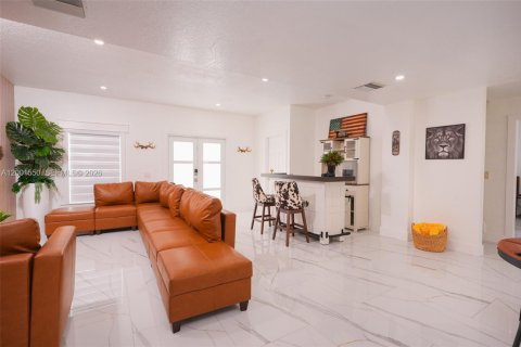 House in Indiantown, Florida 4 bedrooms, 190.82 sq.m. № 2065719 - photo 12