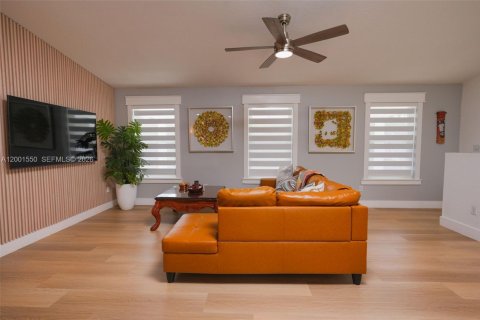 House in Indiantown, Florida 4 bedrooms, 190.82 sq.m. № 2065719 - photo 13