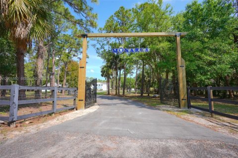 House in Indiantown, Florida 4 bedrooms, 190.82 sq.m. № 2065719 - photo 7