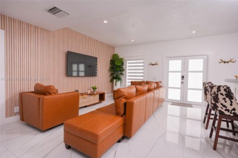 House in Indiantown, Florida 4 bedrooms, 190.82 sq.m. № 2065719 - photo 10