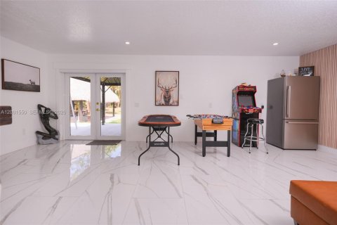 House in Indiantown, Florida 4 bedrooms, 190.82 sq.m. № 2065719 - photo 20