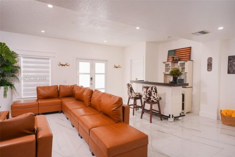 House in Indiantown, Florida 4 bedrooms, 190.82 sq.m. № 2065719 - photo 9