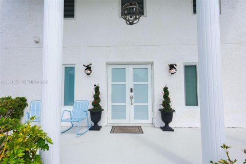 House in Indiantown, Florida 4 bedrooms, 190.82 sq.m. № 2065719 - photo 4