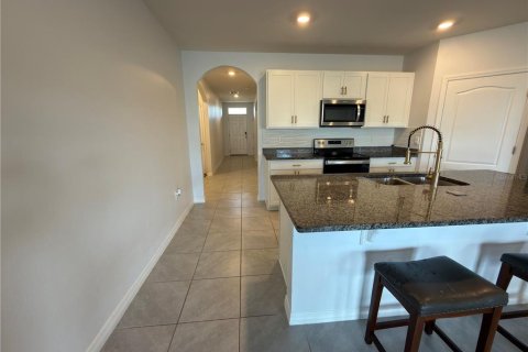 House in Haines City, Florida 4 bedrooms, 169.83 sq.m. № 2105041 - photo 13