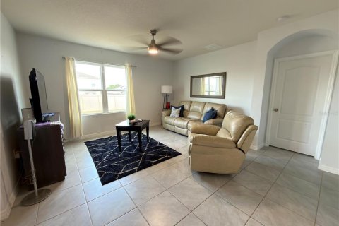 House in Haines City, Florida 4 bedrooms, 169.83 sq.m. № 2105041 - photo 2
