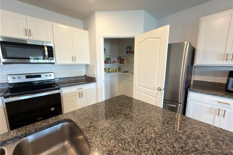 House in Haines City, Florida 4 bedrooms, 169.83 sq.m. № 2105041 - photo 11