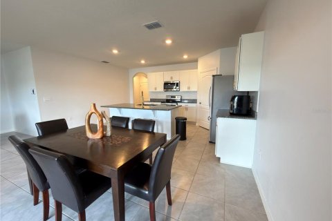 House in Haines City, Florida 4 bedrooms, 169.83 sq.m. № 2105041 - photo 6