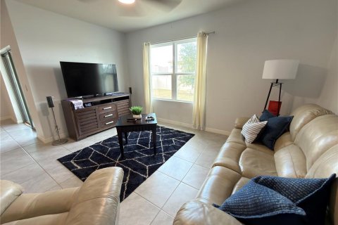House in Haines City, Florida 4 bedrooms, 169.83 sq.m. № 2105041 - photo 4