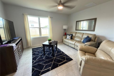 House in Haines City, Florida 4 bedrooms, 169.83 sq.m. № 2105041 - photo 3