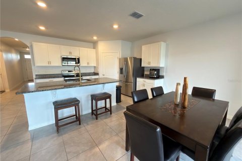 House in Haines City, Florida 4 bedrooms, 169.83 sq.m. № 2105041 - photo 5