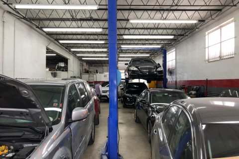 Propiedad comercial en venta en Hallandale Beach, Florida № 1963085 - foto 8