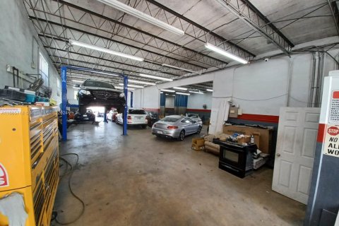 Propiedad comercial en venta en Hallandale Beach, Florida № 1963085 - foto 2