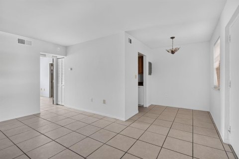 Apartamento en alquiler en Lighthouse Point, Florida, 1 dormitorio, 1608.05 m2 № 2191591 - foto 5