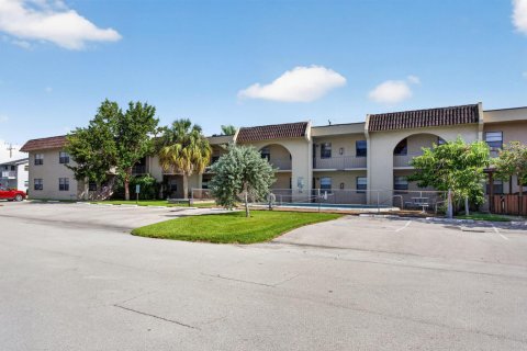 Apartamento en alquiler en Lighthouse Point, Florida, 1 dormitorio, 1608.05 m2 № 2191591 - foto 3