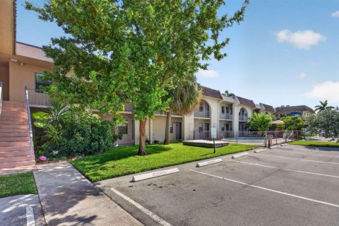 Apartamento en alquiler en Lighthouse Point, Florida, 1 dormitorio, 1608.05 m2 № 2191591 - foto 2