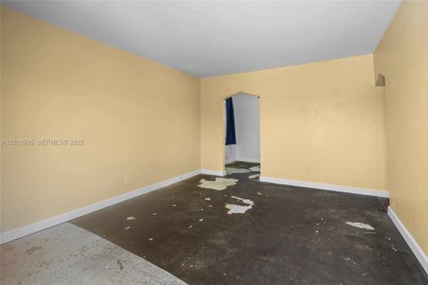 Commercial property in Hialeah, Florida 138.24 sq.m. № 2076179 - photo 8