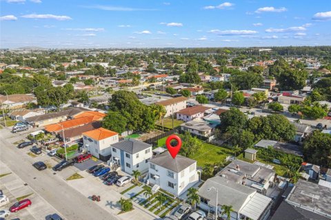 Commercial property in Hialeah, Florida 138.24 sq.m. № 2076179 - photo 30