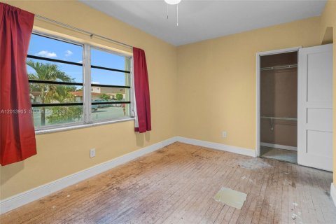 Commercial property in Hialeah, Florida 138.24 sq.m. № 2076179 - photo 13