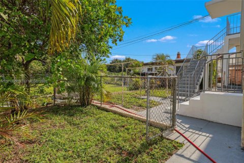Commercial property in Hialeah, Florida 138.24 sq.m. № 2076179 - photo 26