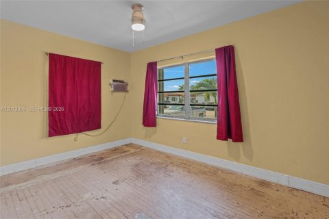 Commercial property in Hialeah, Florida 138.24 sq.m. № 2076179 - photo 12