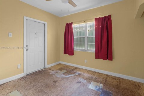 Commercial property in Hialeah, Florida 138.24 sq.m. № 2076179 - photo 15