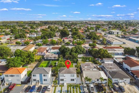 Commercial property in Hialeah, Florida 138.24 sq.m. № 2076179 - photo 4