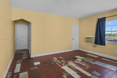 Commercial property in Hialeah, Florida 138.24 sq.m. № 2076179 - photo 17