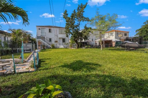 Commercial property in Hialeah, Florida 138.24 sq.m. № 2076179 - photo 6