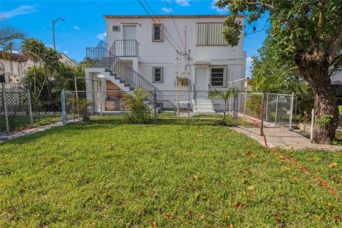 Commercial property in Hialeah, Florida 138.24 sq.m. № 2076179 - photo 5