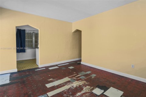 Commercial property in Hialeah, Florida 138.24 sq.m. № 2076179 - photo 18
