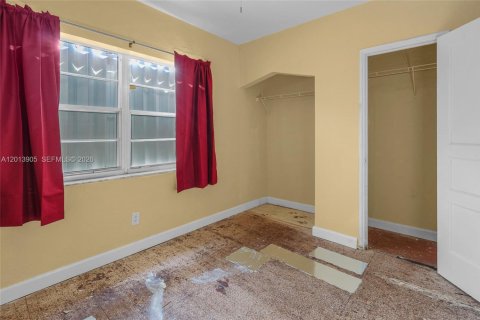 Commercial property in Hialeah, Florida 138.24 sq.m. № 2076179 - photo 16