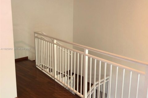 Condo in Miami, Florida, 1 bedroom  № 2076763 - photo 7