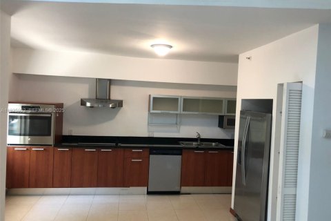 Condo in Miami, Florida, 1 bedroom  № 2076763 - photo 13